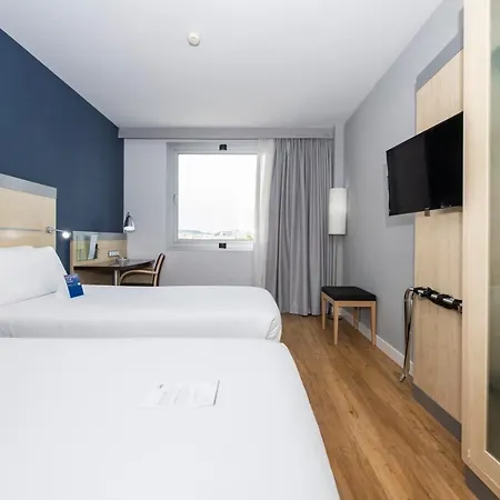 Отель Holiday Express City 22@ By Ihg Барселона