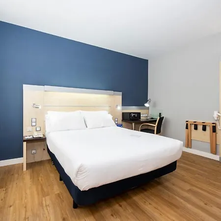 Hotel Express 22@ By Ihg 3*