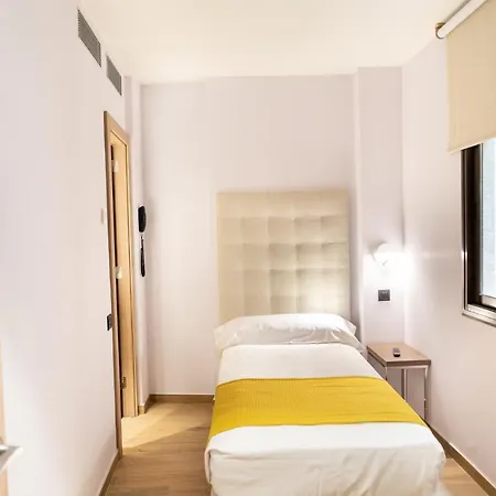 Caledonian Hotel 3*