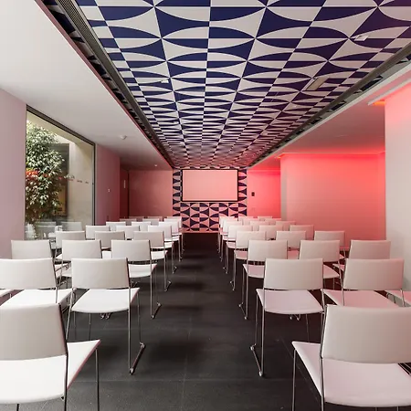 Mate Carla Hotel Barcelona