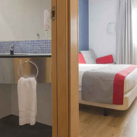 Отель Holiday Express City 22@ By Ihg Барселона