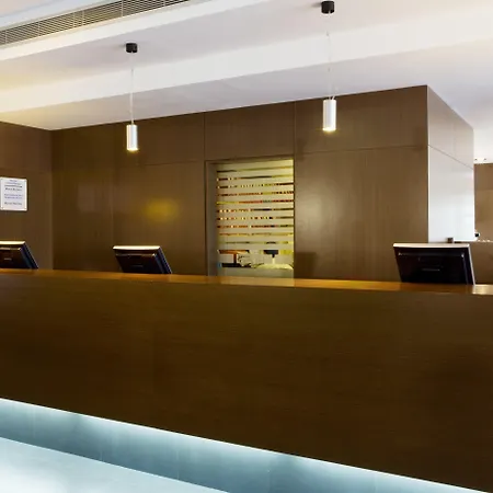 Отель Holiday Express City 22@ By Ihg