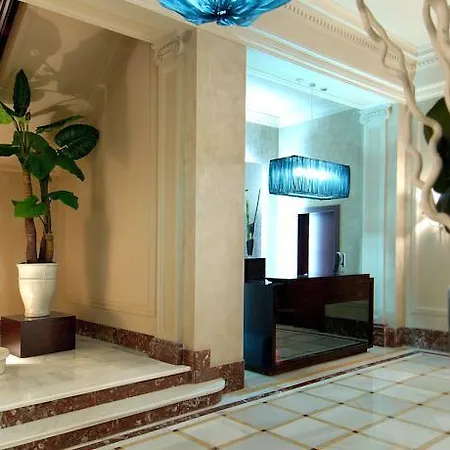 Hotell Center 4*