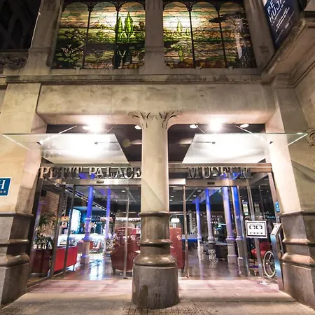 Hotel Petit Palace Museum