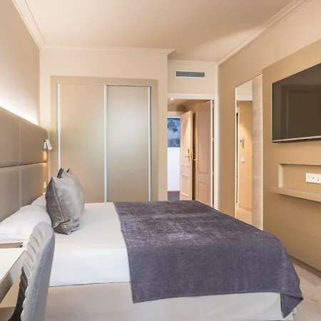 Salles Pere Iv Hotel 4*