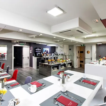 Leonardo Boutique Sagrada Familia ברצלונה