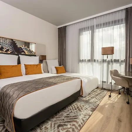 Leonardo Royal Fira Hotel