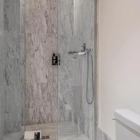 One Shot Arago Hotel 3*