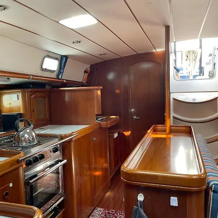 Beautiful And Comfortable Sailboat With Secure Parking Available Barcelona