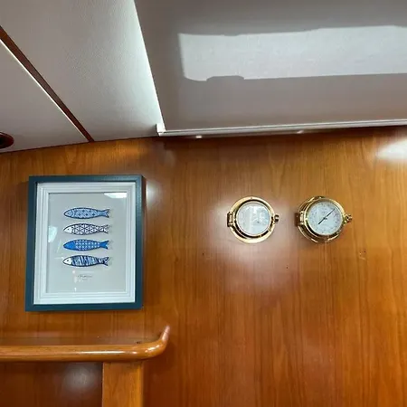 Beautiful And Comfortable Sailboat With Secure Parking Available *
