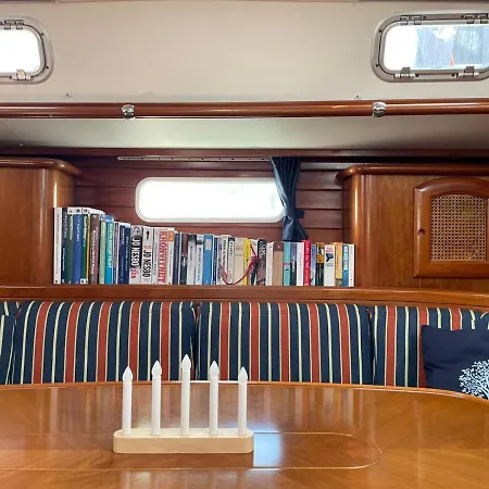 Beautiful And Comfortable Sailboat With Secure Parking Available *