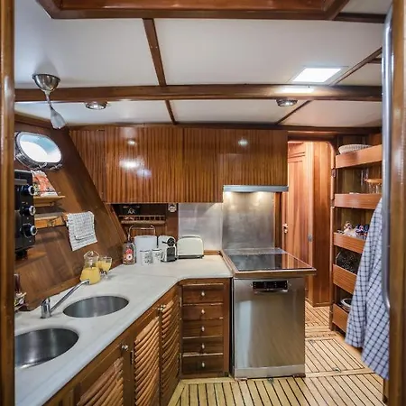 Spacious Yacht Center 5 * Barcelona