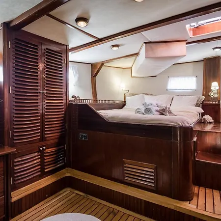 Botel Spacious Yacht Center 5 Barcelona