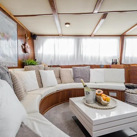 Spacious Yacht Center 5 Barcelona