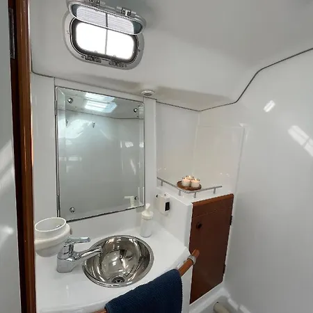 Beautiful And Comfortable Sailboat With Secure Parking Available Barcelona