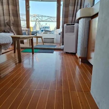 Botel Voyager *