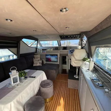 Hotel na wodzie Barco Muy Romantico Con Parking!