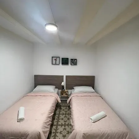 Sleep In Gothic Bcn Hostal