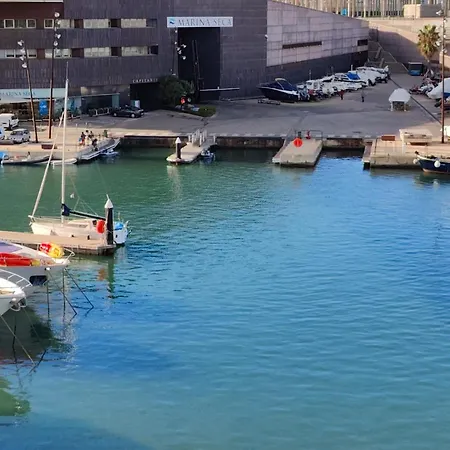 Voyager Botel *