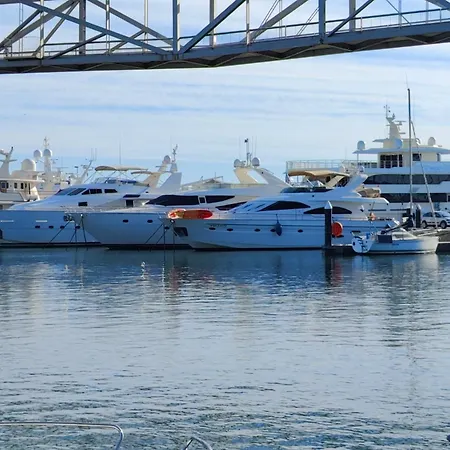 Botel Voyager *