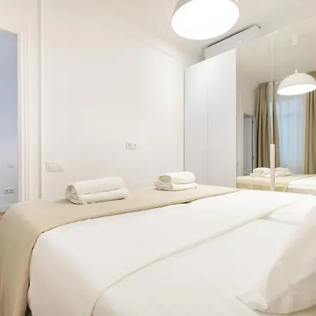 Majestic 4br/4bath In Sagrada Familia Area Apartment Barcelona