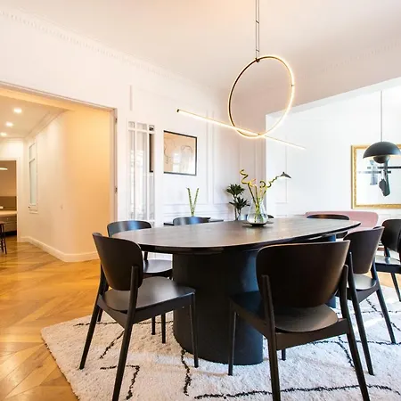 Majestic 4br/4bath In Sagrada Familia Area Apartment