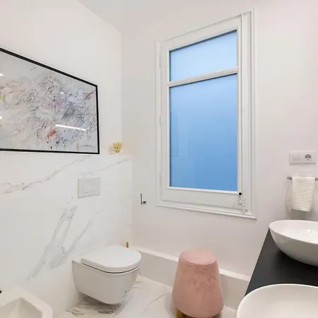 Apartment Majestic 4br/4bath In Sagrada Familia Area *