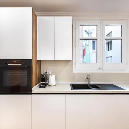 Majestic 4br/4bath In Sagrada Familia Area Apartment