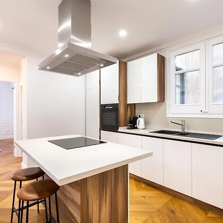Apartment Majestic 4br/4bath In Sagrada Familia Area Barcelona