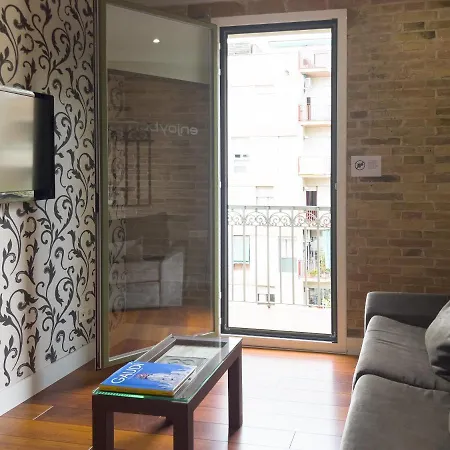 Enjoybcn　ガウディ　アパートメント