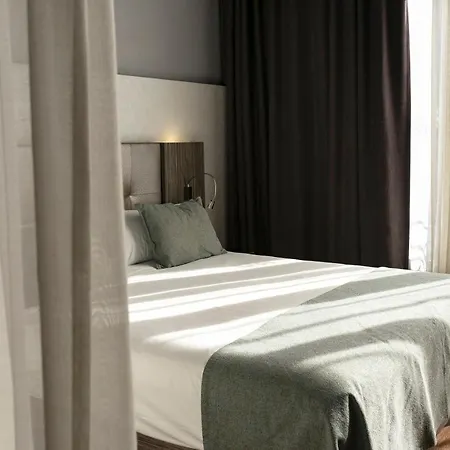 Hotel Petit Palace Museum 4*