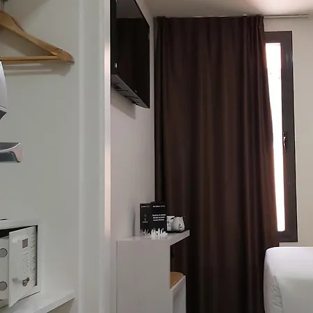 Bcn Urbaness Del Comte Барселона