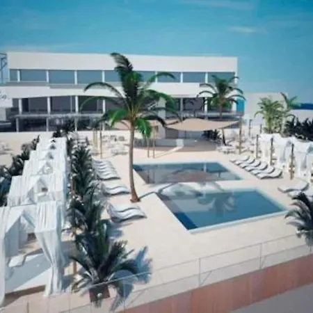 Apartment Luxury Flat, 3 Bedrooms, 2 Bathrooms And Swimming Pool Next To The Beach!! *