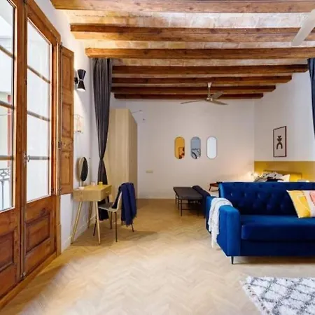 Spacious In The Gothic Apartment *