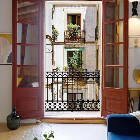 Spacious In The Gothic Apartment *