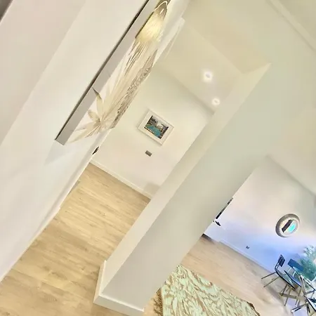 Chic Apartments- Free Parking - 10 Min From Bcn Centre By Metro Apartamento