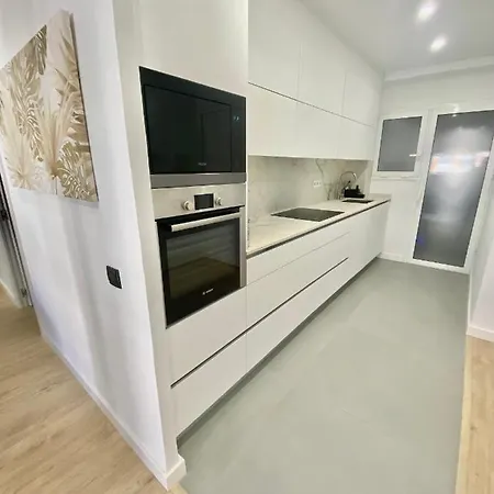 Chic Apartments- Free Parking - 10 Min From Bcn Centre By Metro Apartamento *
