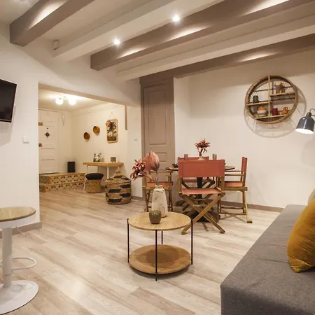 E2mai1047- Fantastic Next To Sagrada Familia * Barcelona