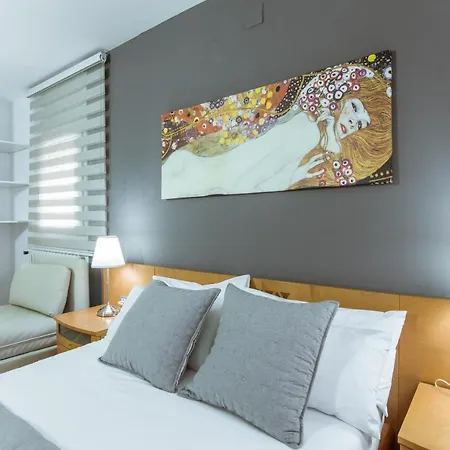Apartment Two Bedroom Townhouse Within 10min Walk From Beach Barcelona