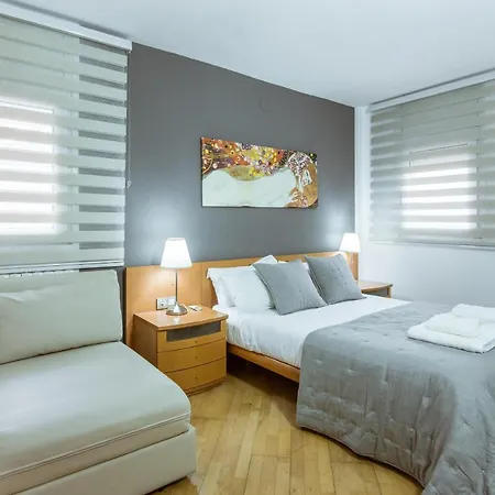 Two Bedroom Townhouse Within 10min Walk From Beach * Barcelona