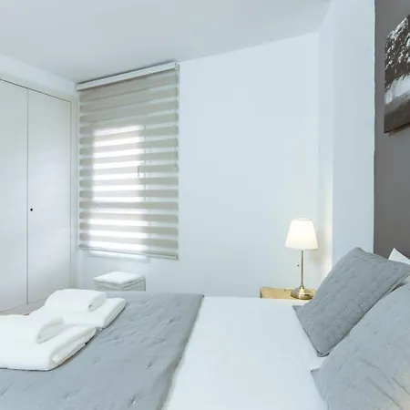 Two Bedroom Townhouse Within 10min Walk From Beach Apartment Barcelona