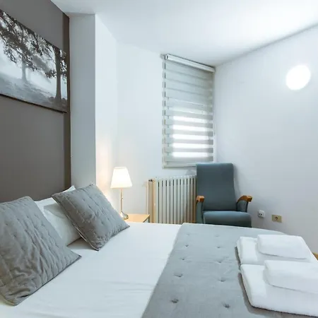 Apartment Two Bedroom Townhouse Within 10min Walk From Beach *