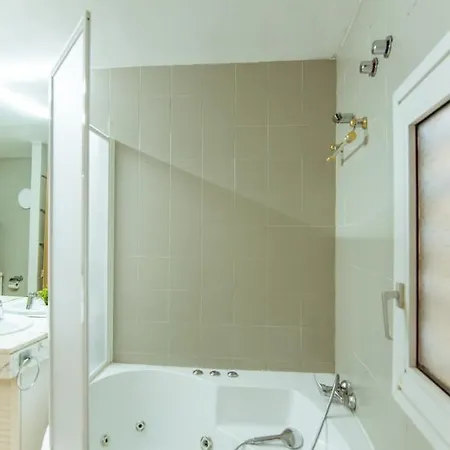 Two Bedroom Townhouse Within 10min Walk From Beach Apartment Barcelona