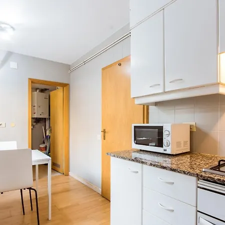 Two Bedroom Townhouse Within 10min Walk From Beach