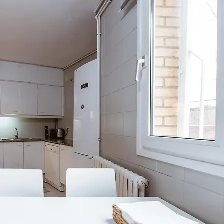 Apartment Two Bedroom Townhouse Within 10min Walk From Beach