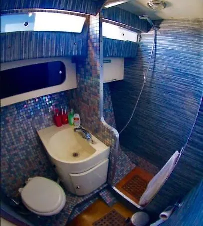 Botel Spacious And Cozy Boat House In Barcelona