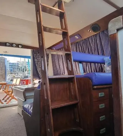 Spacious And Cozy Boat House In Barcelona Botel *