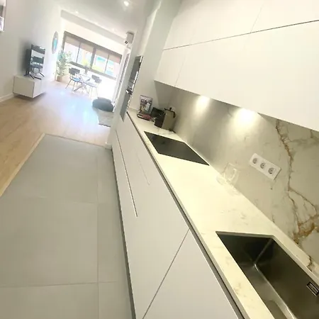 Apartamento Chic Apartments- Free Parking - 10 Min From Bcn Centre By Metro Barcelona