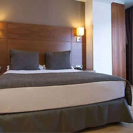 Via Augusta Hotel 2*