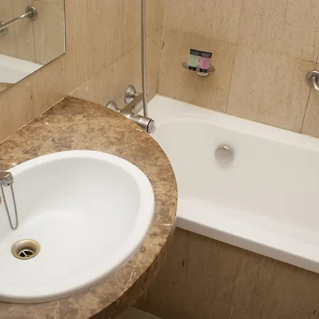 Abbot Hotel 4*